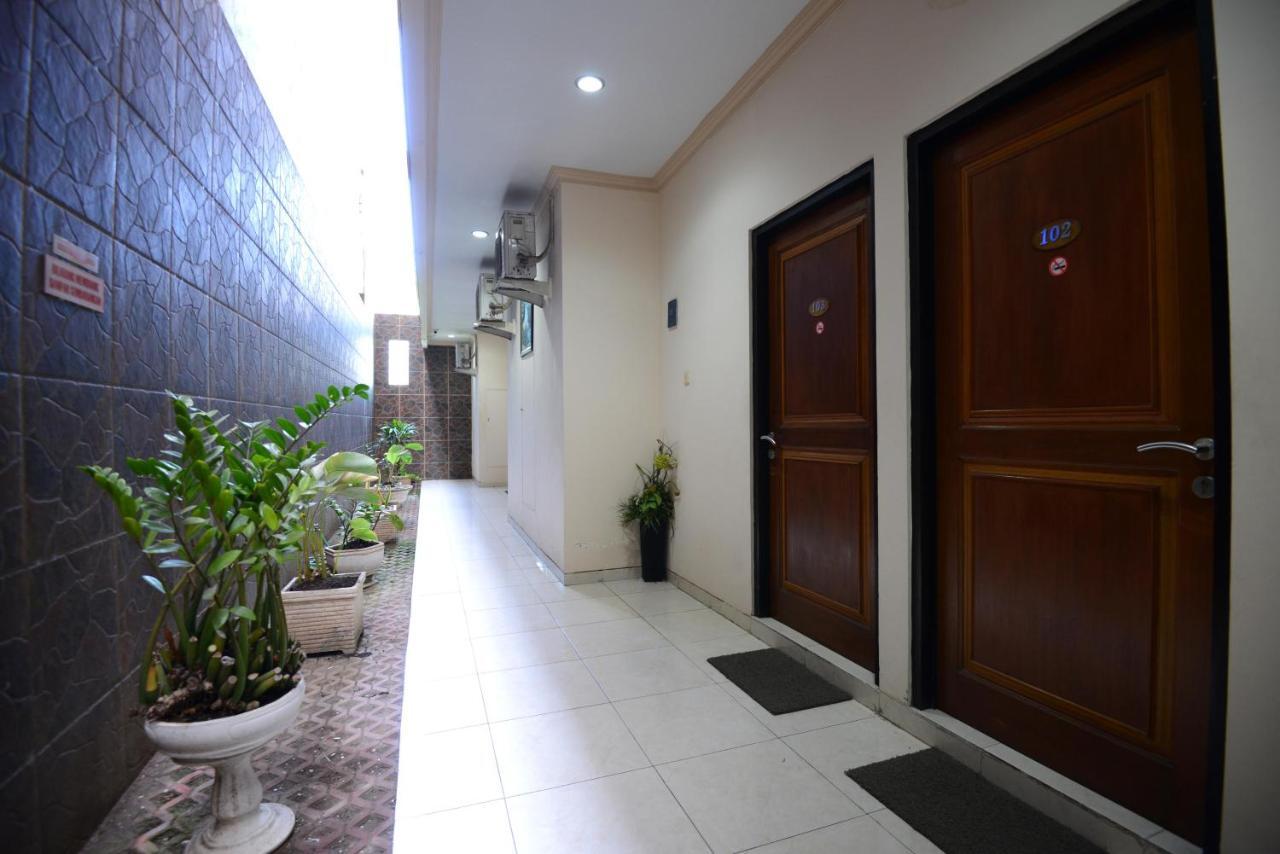 Hotel Graha Dpt 33 Surabaya Exterior photo